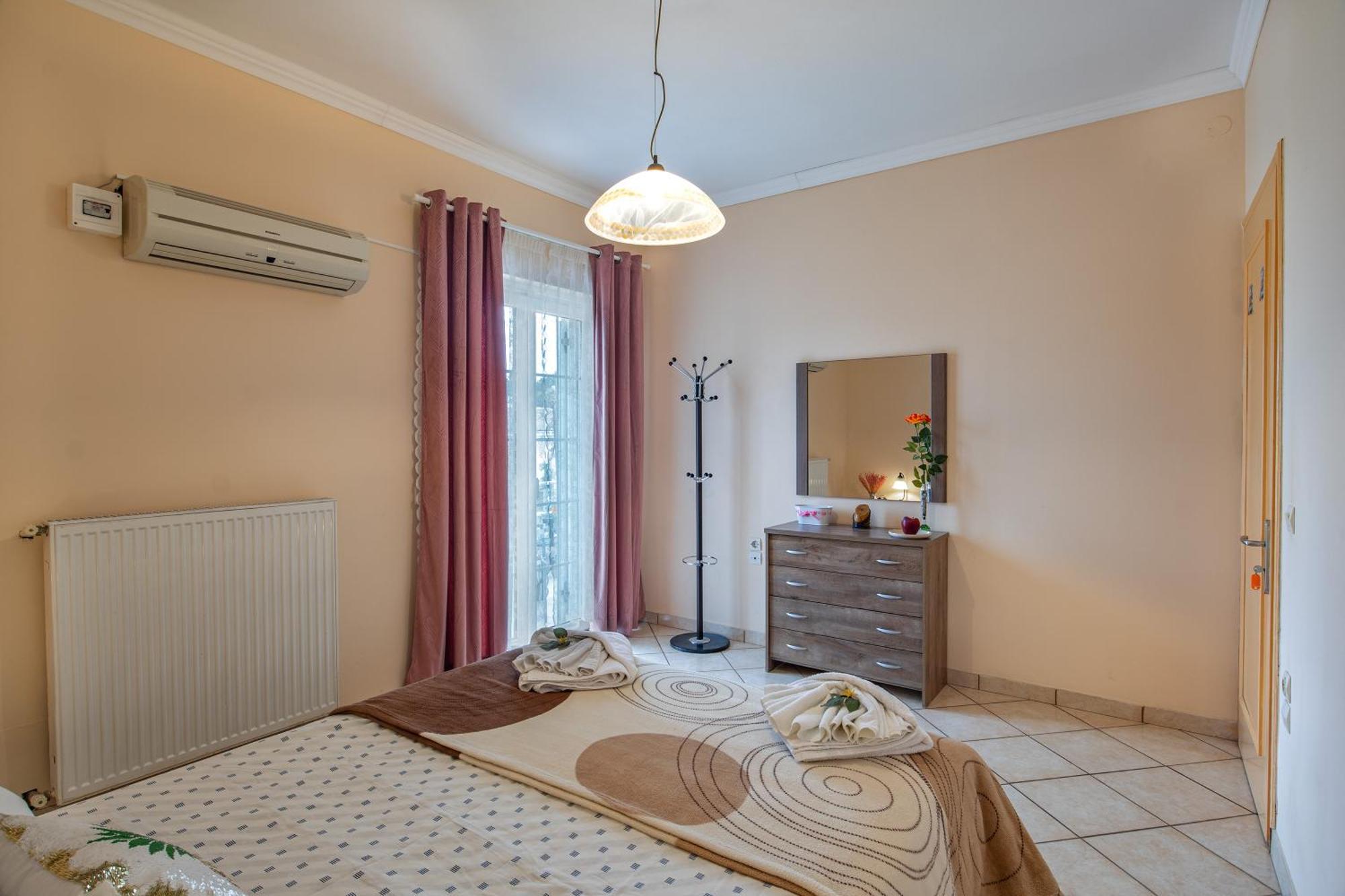 House Of Velenia - 2 Bedroom Apartment Near Old Town, Airport And Bus Station Corfu  Exterior photo