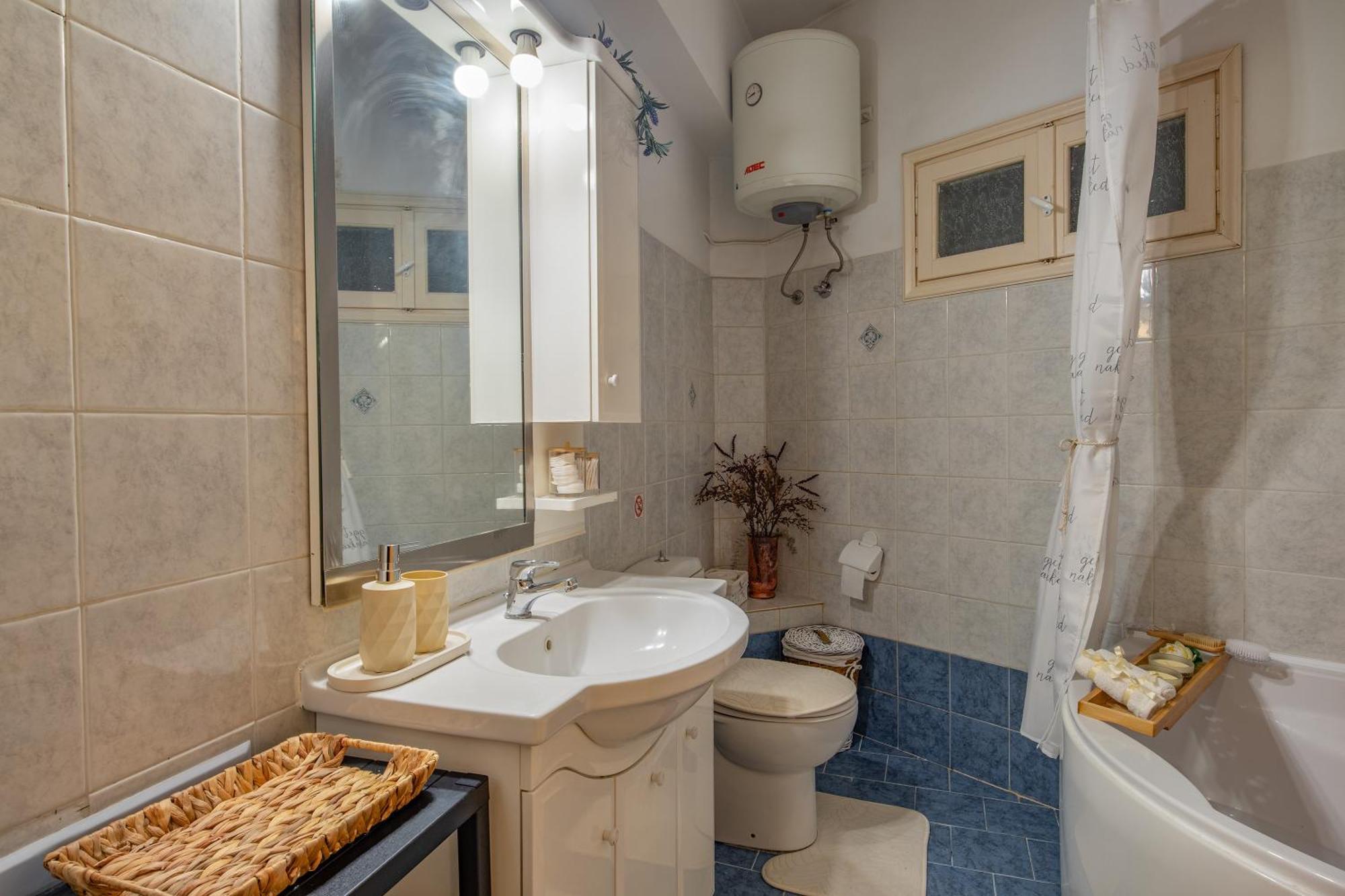 House Of Velenia - 2 Bedroom Apartment Near Old Town, Airport And Bus Station Corfu  Exterior photo