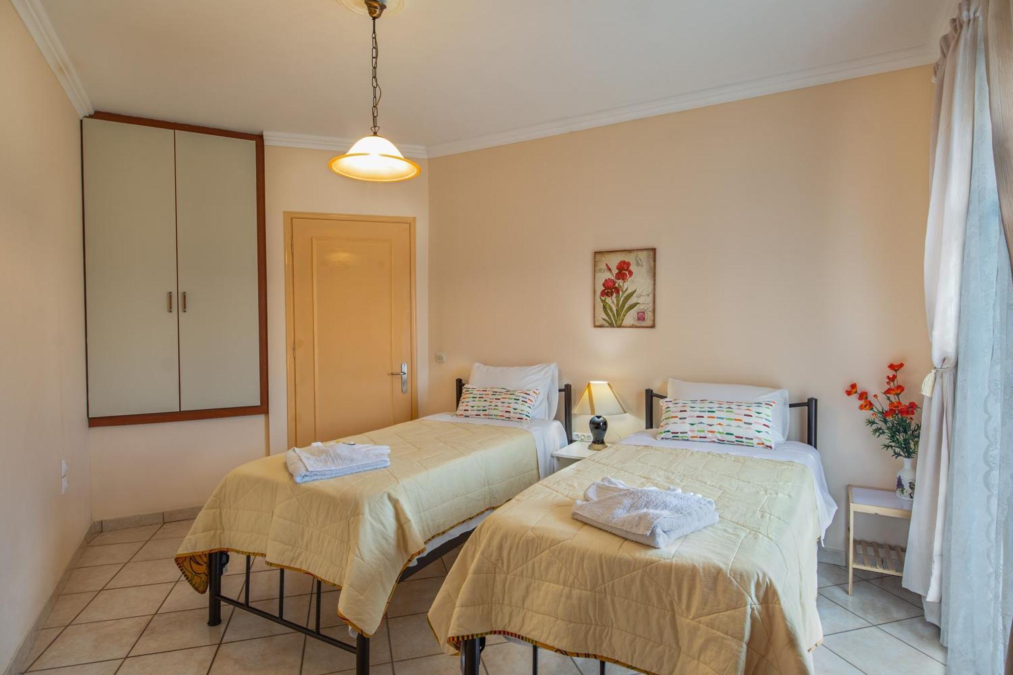 House Of Velenia - 2 Bedroom Apartment Near Old Town, Airport And Bus Station Corfu  Exterior photo