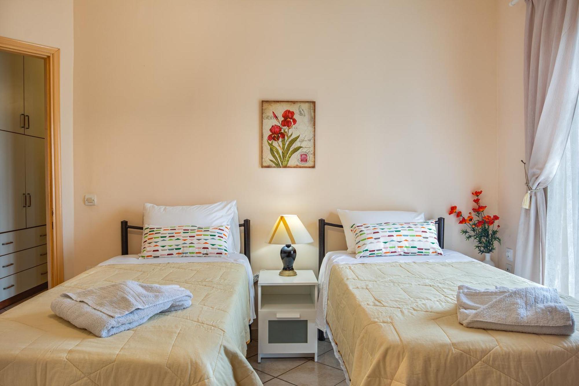 House Of Velenia - 2 Bedroom Apartment Near Old Town, Airport And Bus Station Corfu  Exterior photo